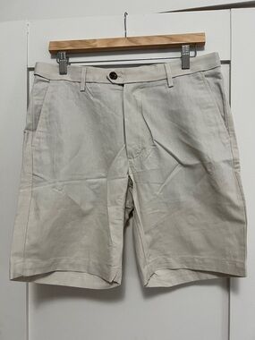 Charles Tyrwhitt Cream Flat-Front Men's Shorts